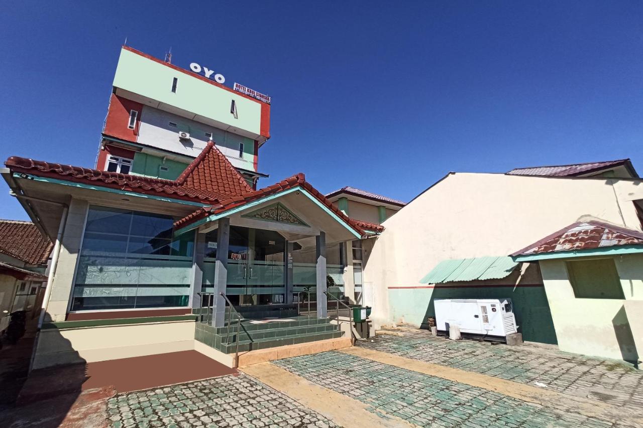 Oyo 2611 Hotel Krui Syariah Eksteriør billede