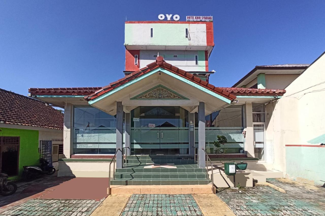 Oyo 2611 Hotel Krui Syariah Eksteriør billede