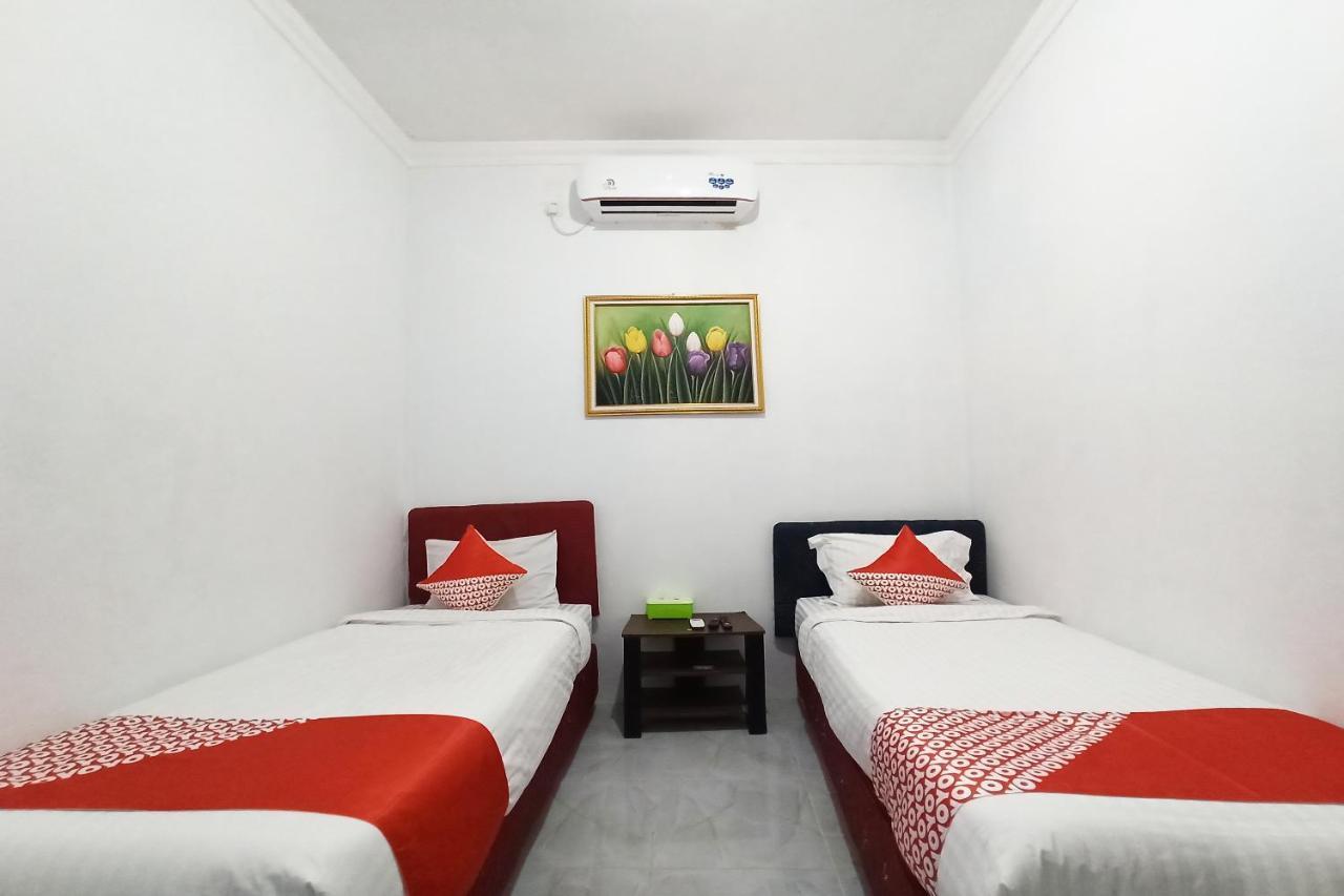 Oyo 2611 Hotel Krui Syariah Eksteriør billede