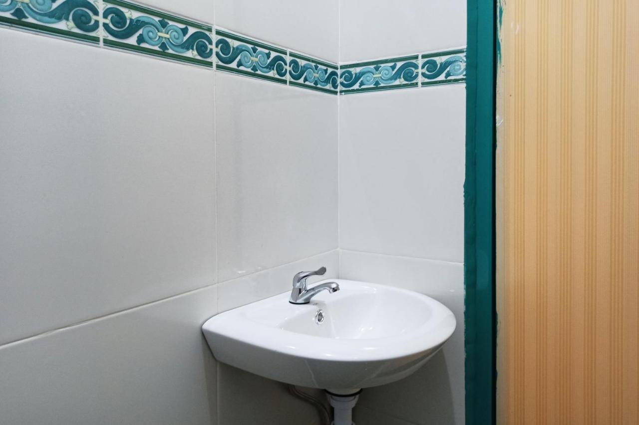 Oyo 2611 Hotel Krui Syariah Eksteriør billede