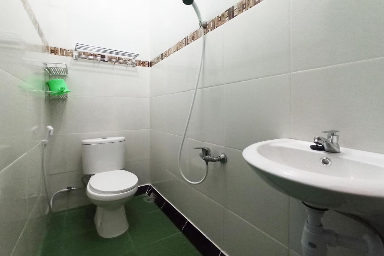 Oyo 2611 Hotel Krui Syariah Eksteriør billede